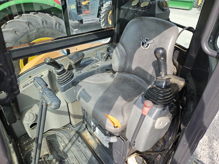 2018-case-cx37c-image-10