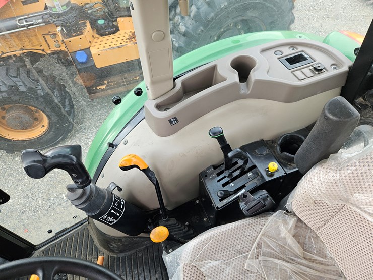 2016-john-deere-5075e-image-12