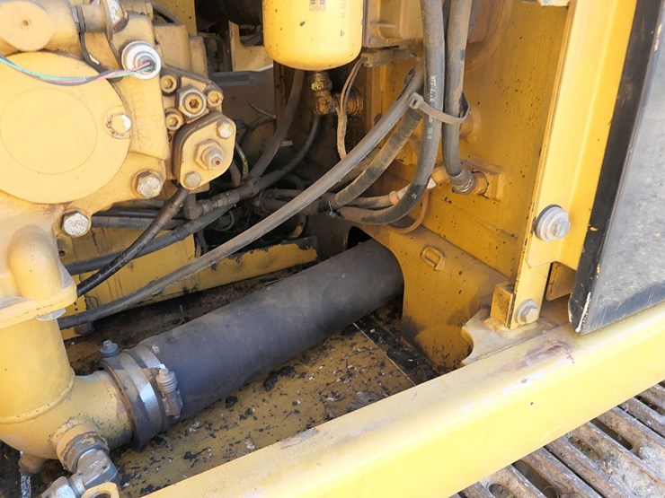 2011-caterpillar-320d-image-26