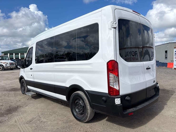 2015-ford-transit-image-4
