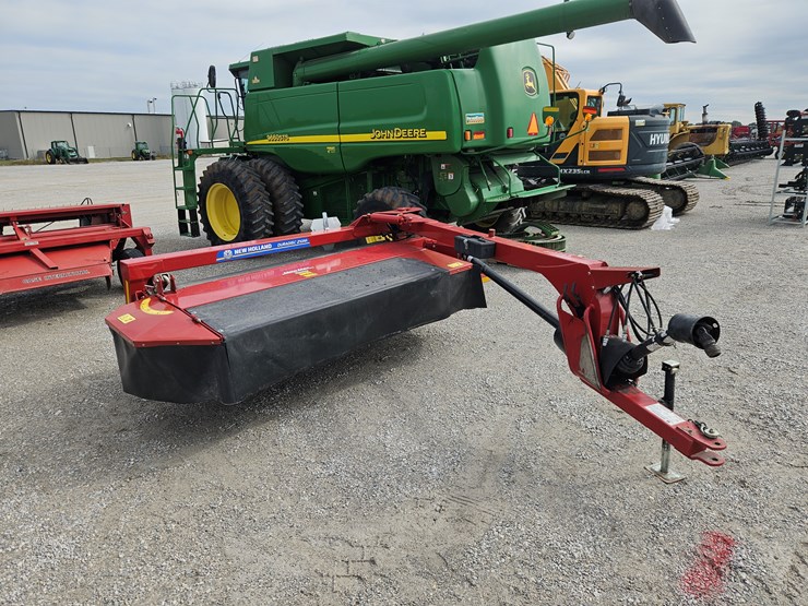 2021-new-holland-210m-image-1