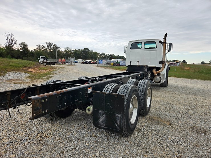 2008-sterling-l9500-image-15