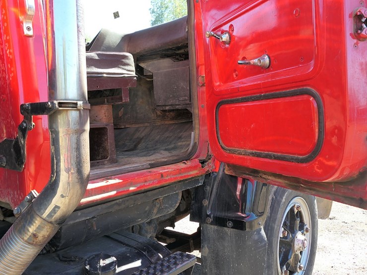 1979-ford-8000-image-18