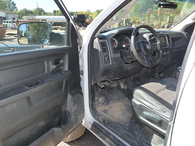 2017-dodge-ram-3500-image-29