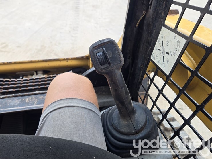 2016-caterpillar-259d-image-48