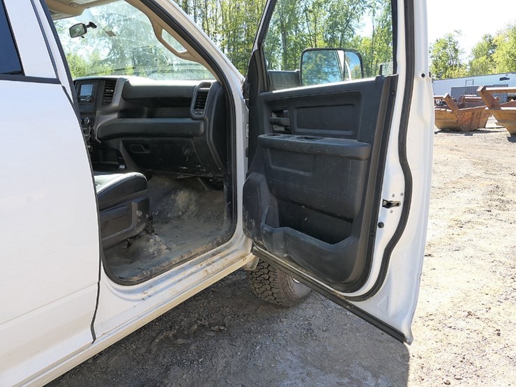 2020-dodge-ram-3500-image-21