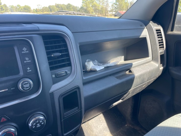 2017-dodge-3500-image-29