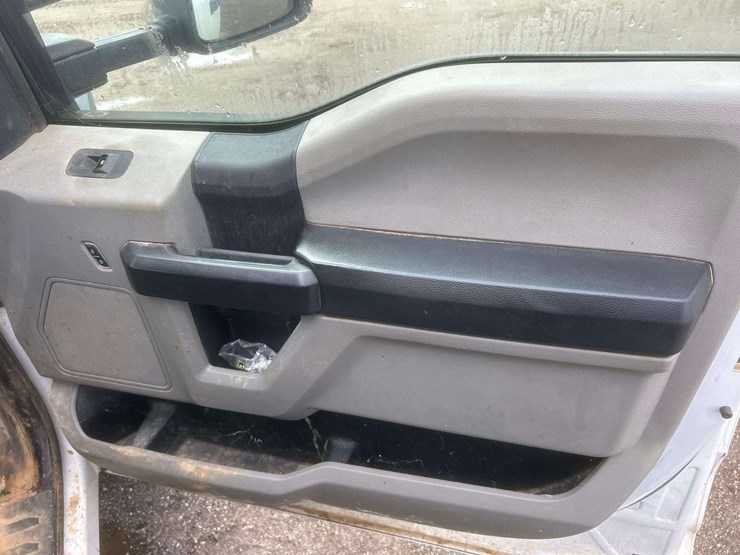 2017-ford-f550-image-18