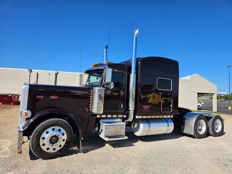 2013-peterbilt-389-image-5