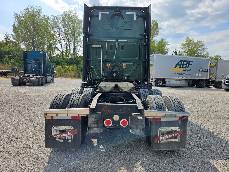 2017-freightliner-cascadia-125-image-14