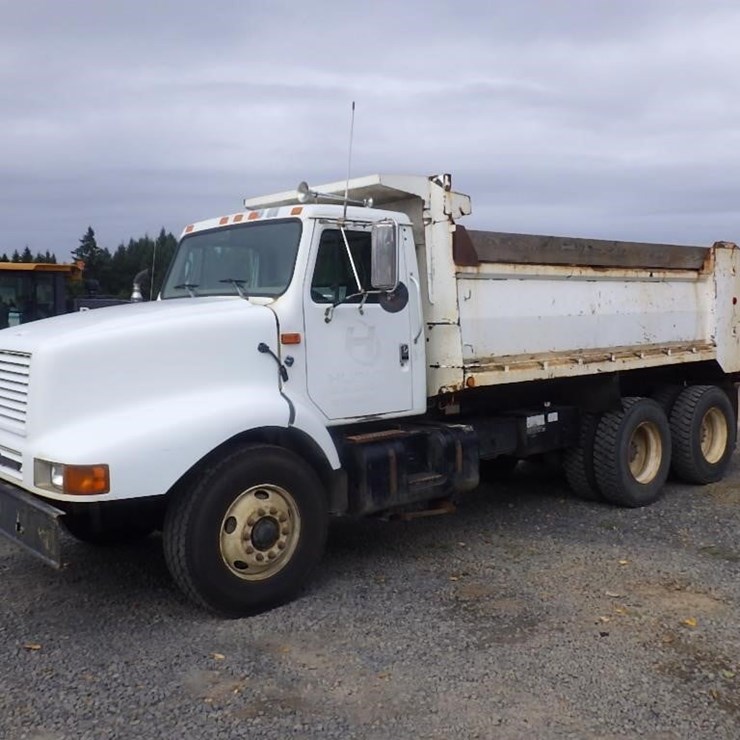 2001 INTERNATIONAL 2674