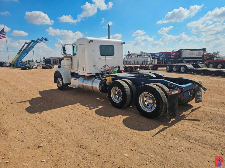 2013-peterbilt-367-image-5
