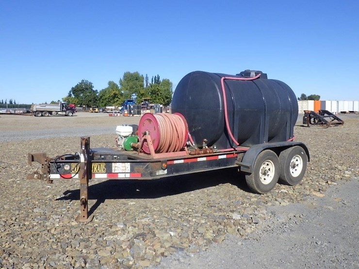 load-trail-12'-t/a-1,065-gallon-water-trailer-image-1
