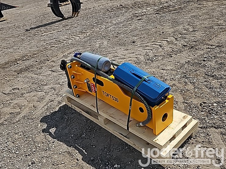 2025-caterpillar-304-image-7