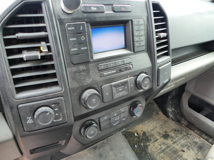 2017-ford-f150-xl-image-11