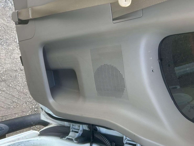 2017-nissan-frontier-image-11