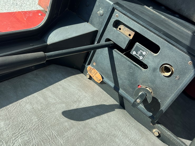 1990-case-ih-1660-image-16