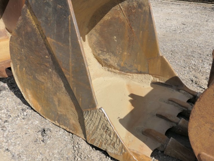 caterpillar-235-image-2