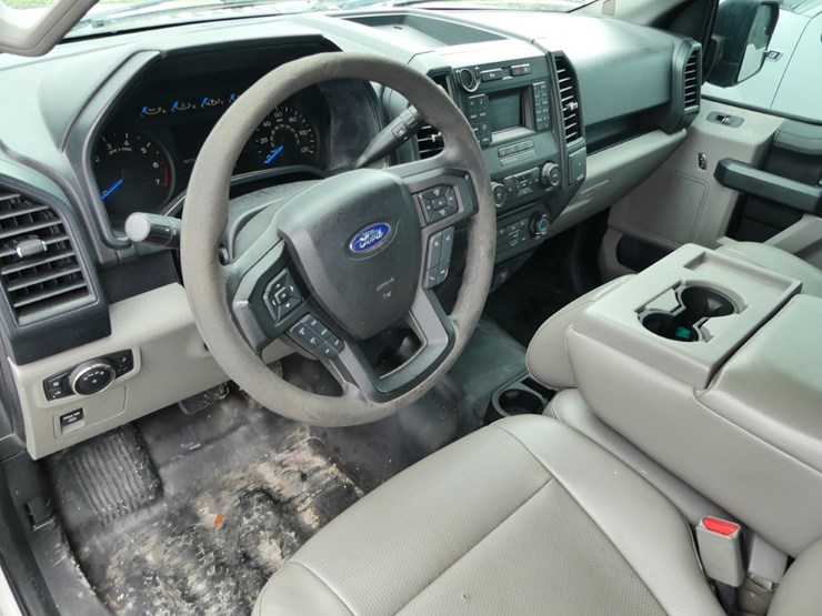 2015-ford-f150-xl-image-11