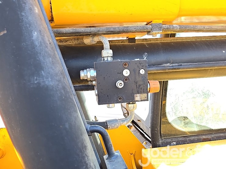2016-jcb-510-56-image-42
