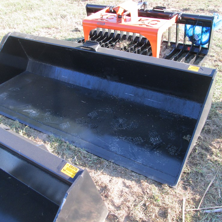 #2099 • 90" Skid Steer Bucket Inv# 29375