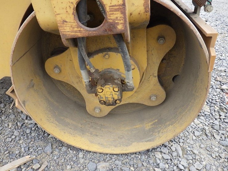 caterpillar-cb24-image-12