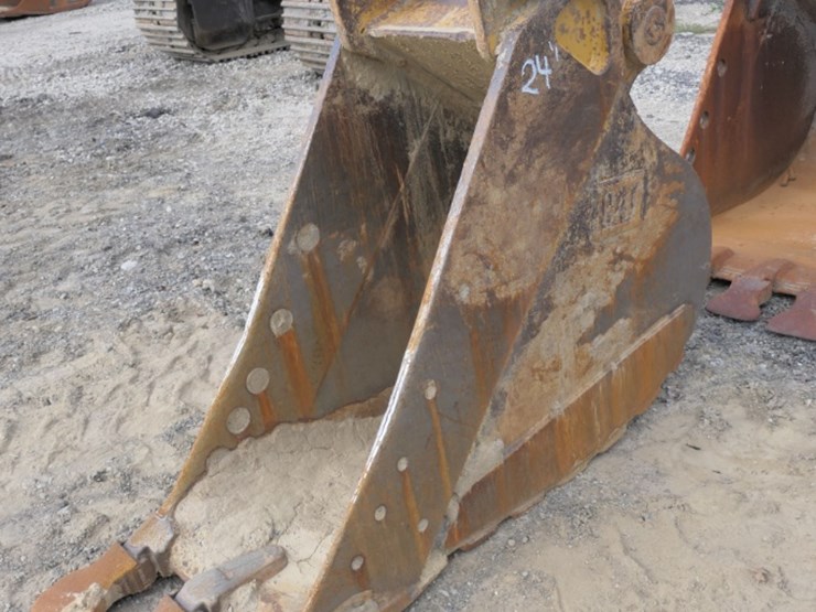 caterpillar-320d-image-1