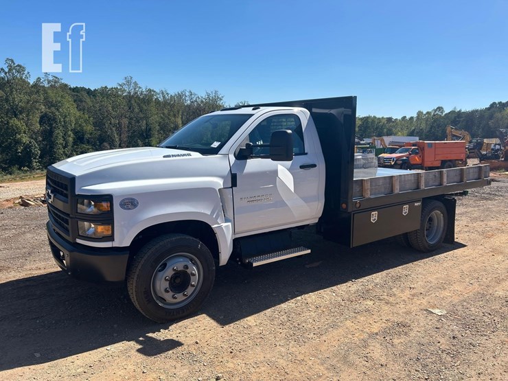2023-chevrolet-silverado-6500hd-image-1