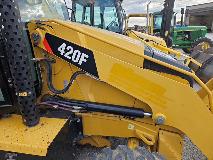 caterpillar-420f-image-24