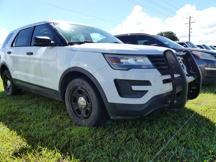 2017-ford-explorer-image-2
