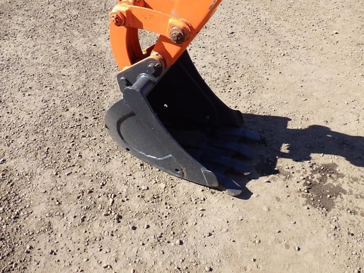 takeuchi-tb260-image-18