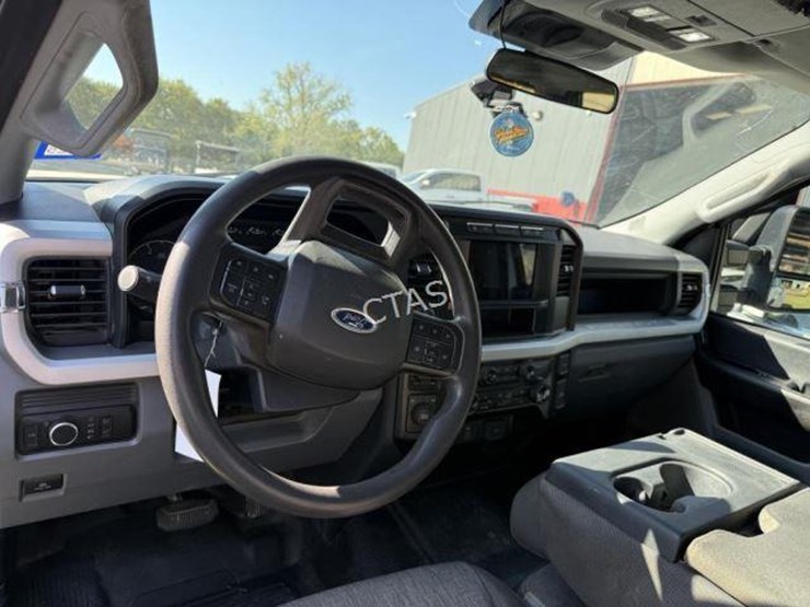 2023-ford-f350-image-23