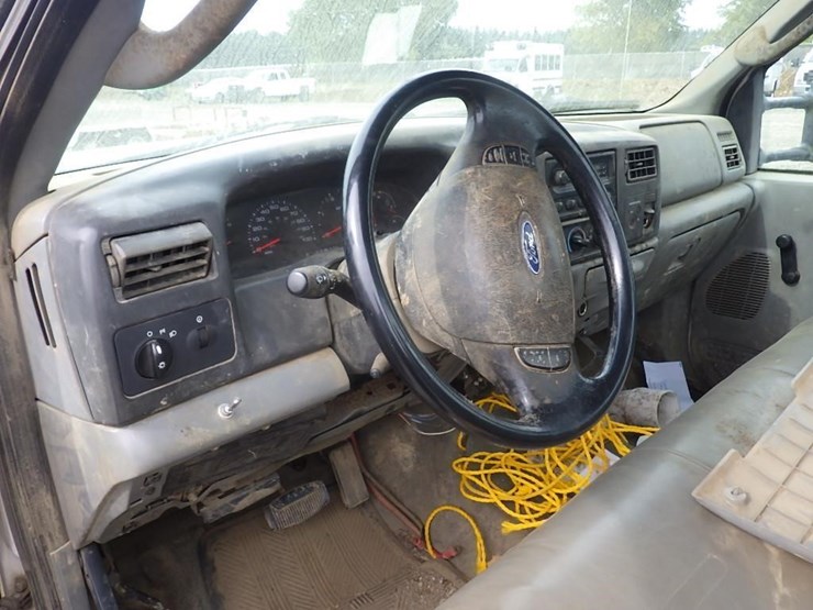 2004-ford-f550-image-17
