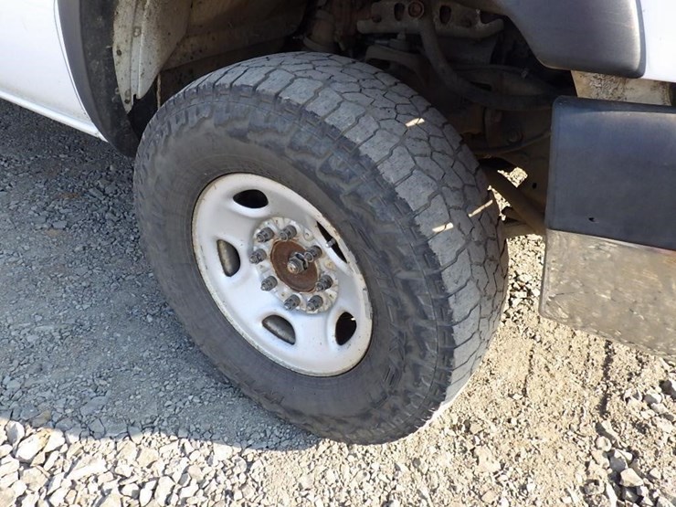 2005-chevrolet-2500hd-image-13