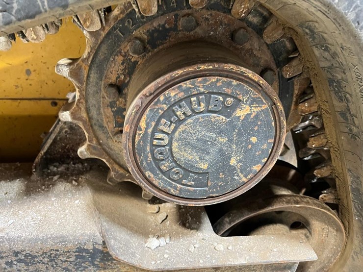 deere-323d-image-14