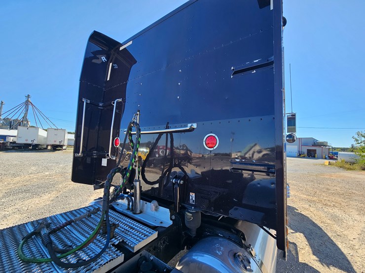 2013-peterbilt-389-image-104