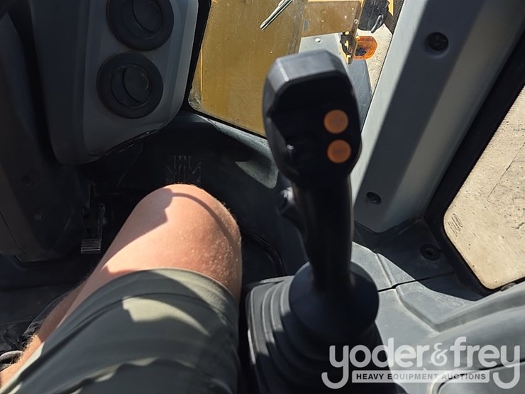 2019-deere-524l-image-59