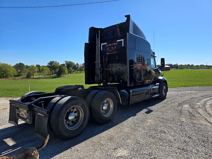 2015-peterbilt-579-image-23