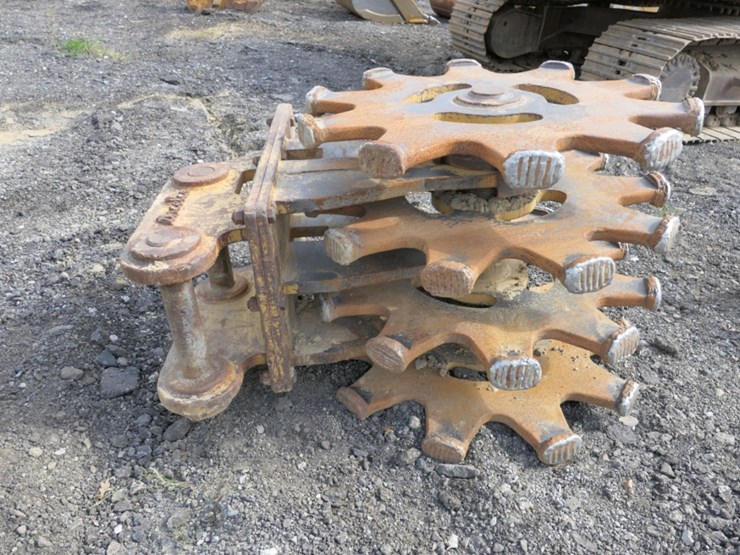 caterpillar-320d-image-3