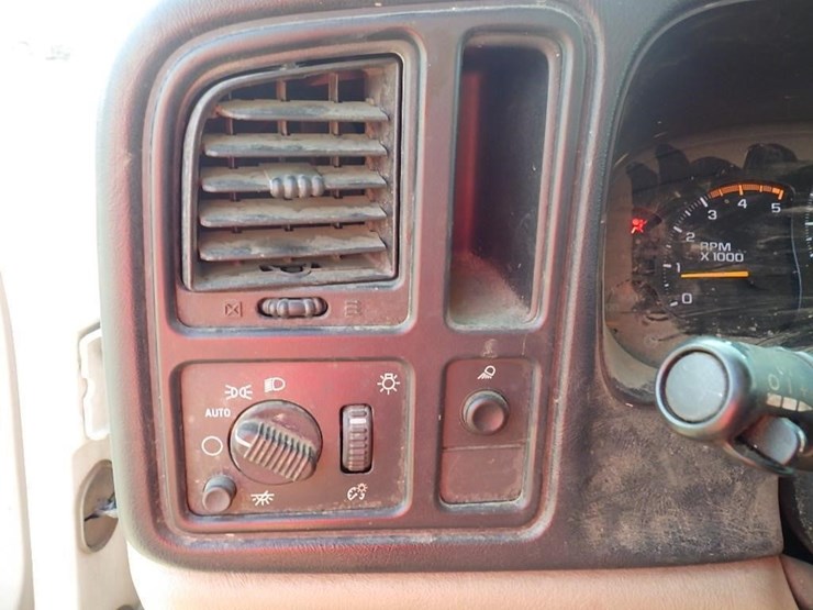 2005-chevrolet-2500hd-image-24