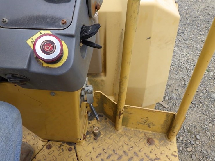 caterpillar-cb24-image-24