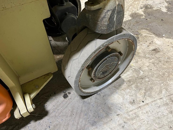 jlg-2630es-image-18