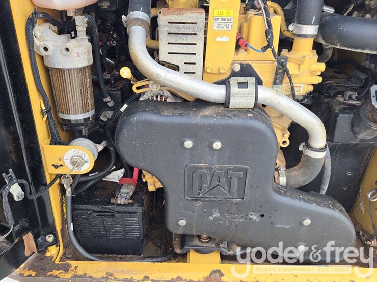 2016-caterpillar-259d-image-39