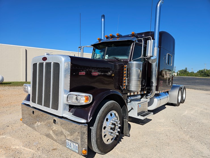 2013-peterbilt-389-image-1
