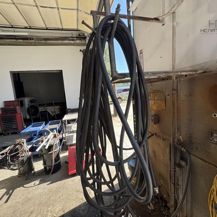 LOT OF AIR HOSES LOT OF AIR HOSES
