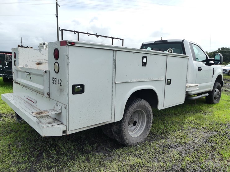 2017-ford-f350-xl-image-3