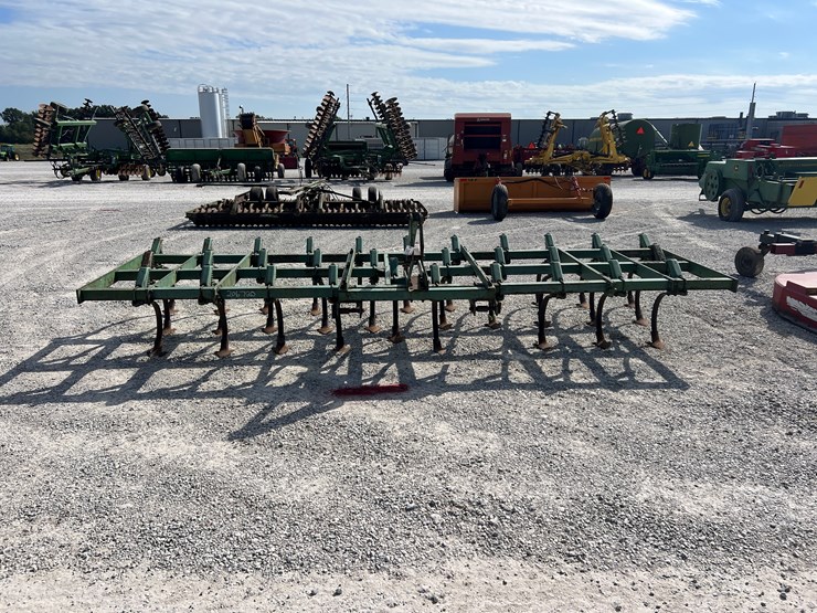 john-deere-1100-image-2