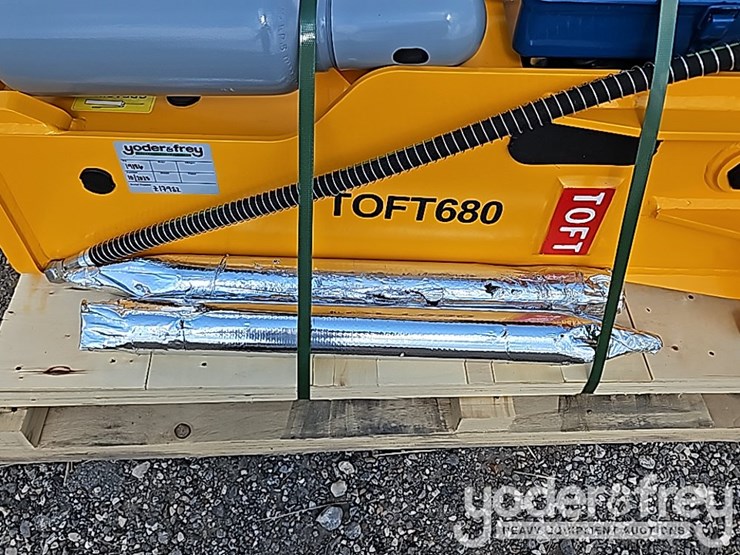 2025-caterpillar-305-image-11