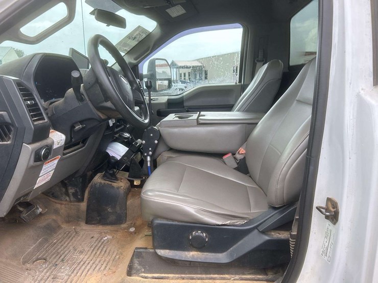 2017-ford-f550-image-8