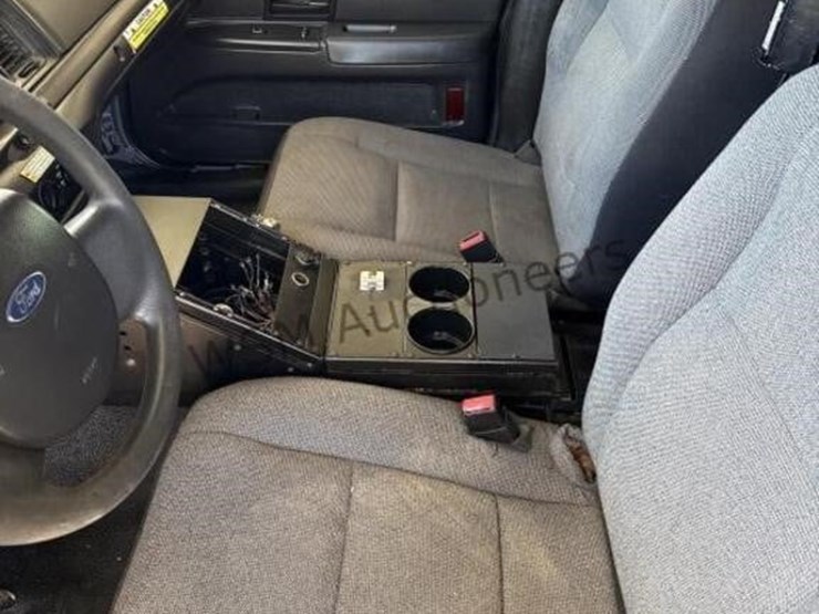 2008-ford-crown-victoria-sdn-image-21
